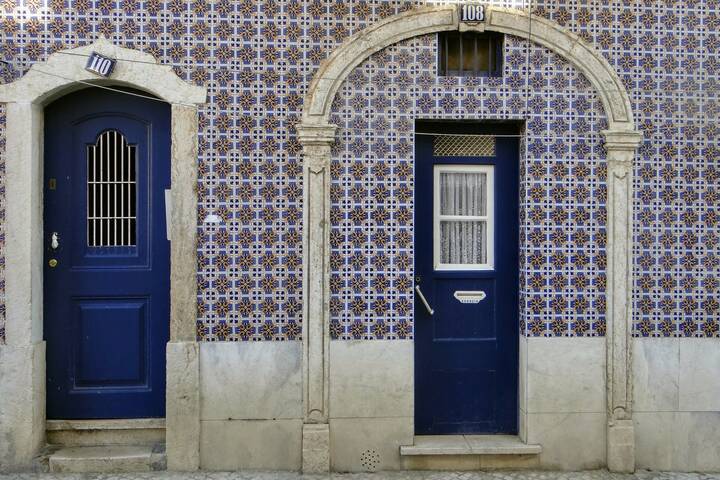 Azulejos an einer Hausfassade in Lissabon Azulejos Lissabon