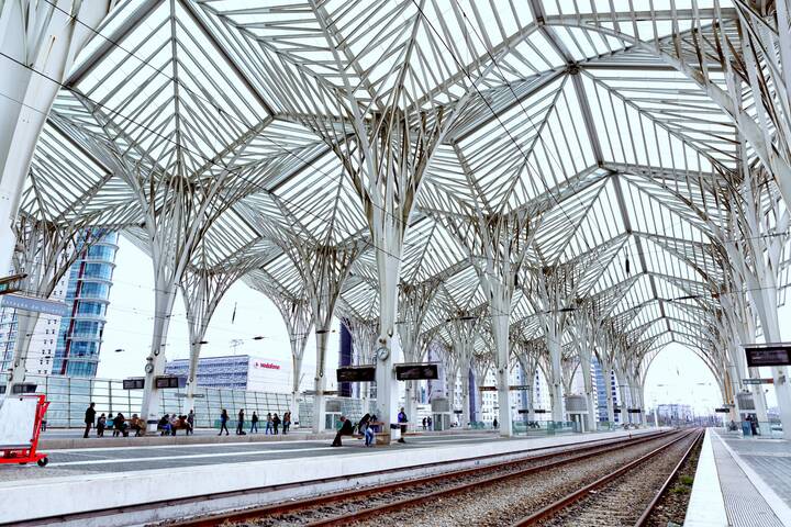 Der Gare do Oriente – einer der größten Bahnhöfe in Lissabon Bahnhof Lissabon Oriente