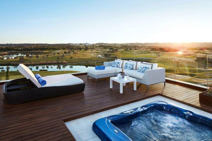 Das Anantara Vilamoura Algarve Resort mit Blick auf den Golfplatz Anantara Vilamoura Algarve Resort