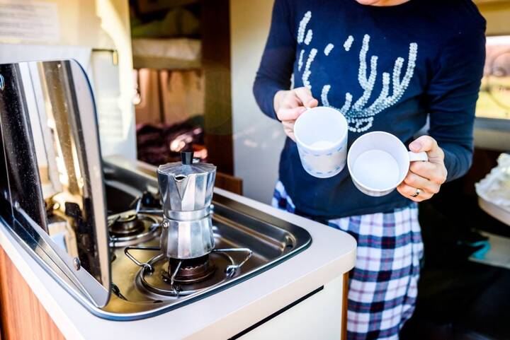 Espressokocher und Becher oder Tassen – sinnvoll in jeder Wohnmobilküche Wohnmobil Küche