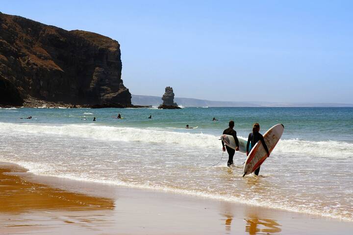 Der Praia da Arrifana an der Westküste der Algarve Surfen Arrifana Algarve