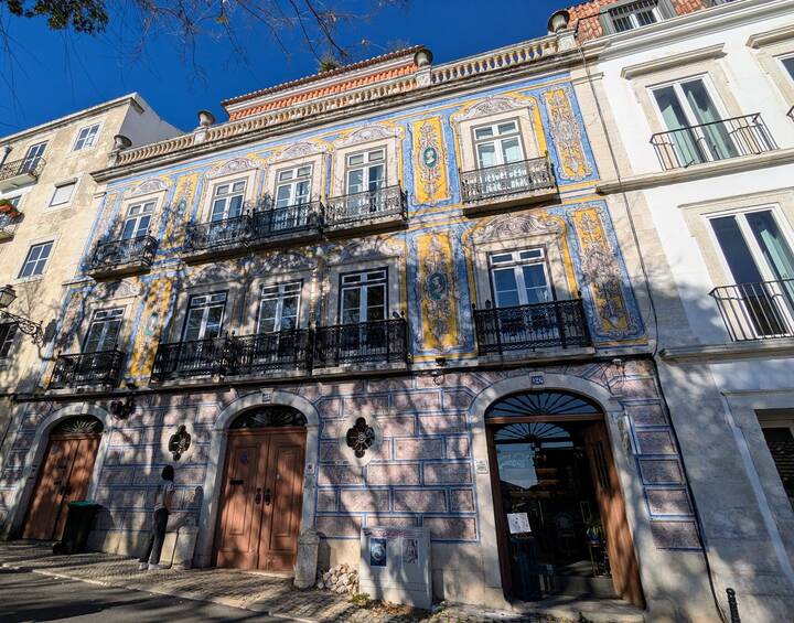 Feira da Ladra Hotel