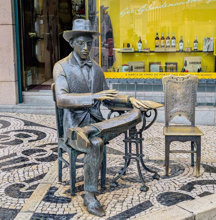 Pessoa Statue Lissabon Chiado
